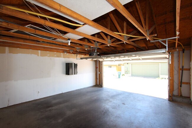 1478 E Ivy Ln