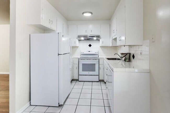 Building Photo - 1283 Ayala Dr Unit 02 Rental