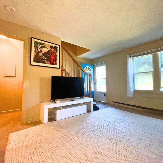 Photo - 537 Boswell Ave