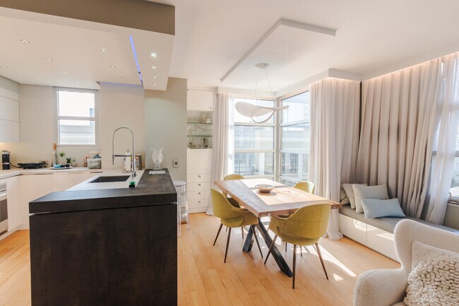 Photo - 1800 Washington St