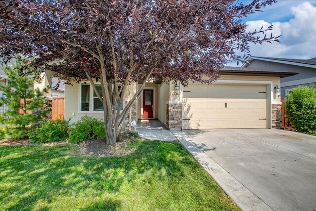 Building Photo - Beautiful Home in Desired Hazelwood Subdiv...