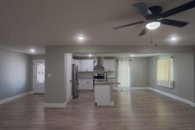 Photo - 6703 Winfield Rd