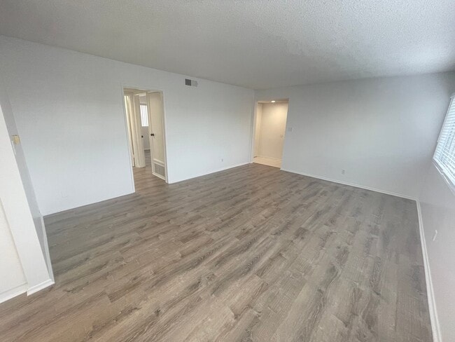 Photo - 1045 S Alma St Unidad Apt 1