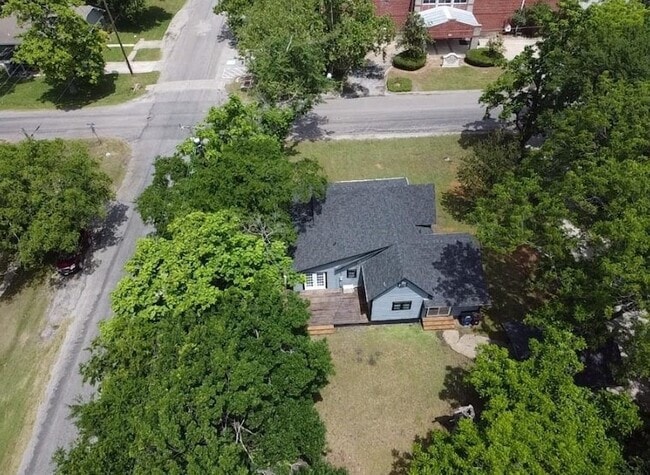 Photo - 223 E Shreveport St