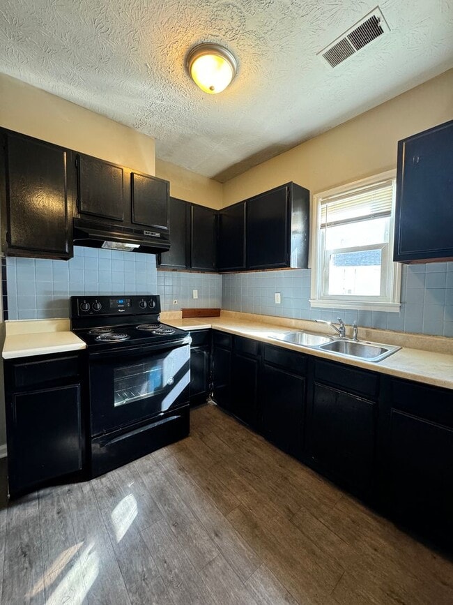 Photo - Remodeled 2 Bedroom Downtown!
