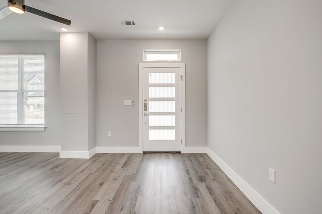 Photo - 3144 Forest Park Blvd Unit Full