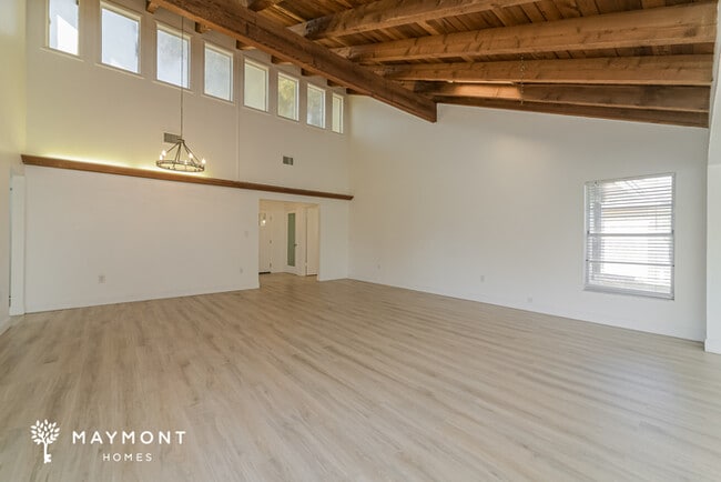 Photo - 11 Maple Run