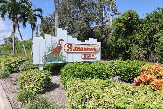 Building Photo - 2083 NE Collins Cir Unit 90