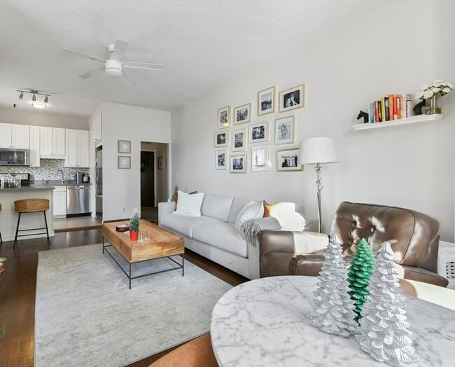 Photo - 411 Marlborough St Unidad 9