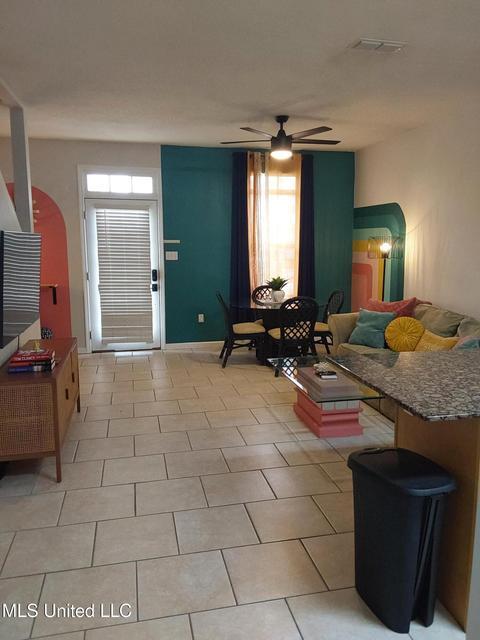 Photo - 1120 Century Oaks Dr