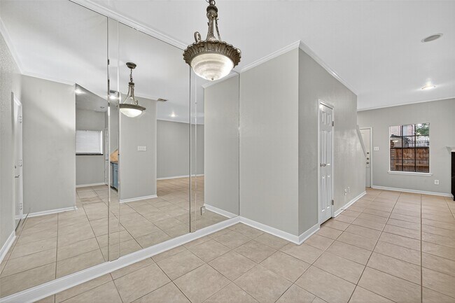 Building Photo - 9850 Pagewood Ln Unit 301 Rental