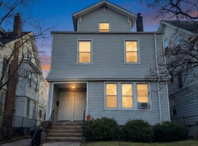 Building Photo - 64 Schuyler Ave Unit 2