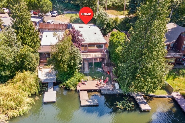 Building Photo - JENSEN DUPLEX Unit A- Upper