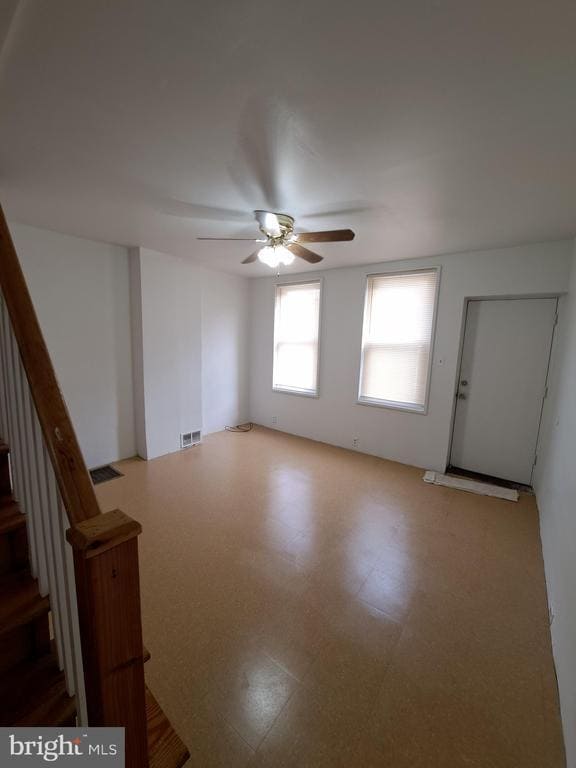 Photo - 528 Hart Ln