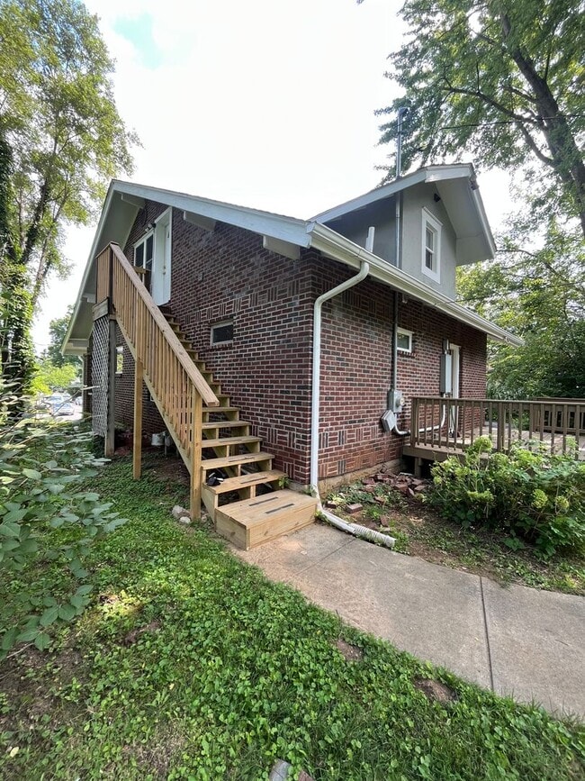 Photo - 110 E Hillside Dr