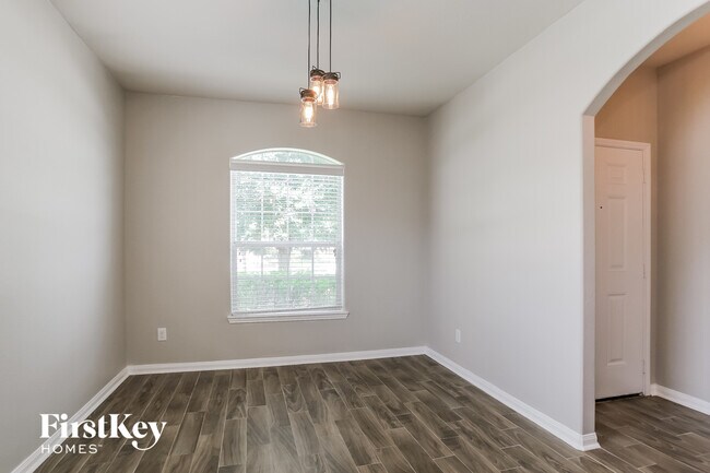 Photo - 5623 That Way