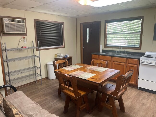 16554 Hwy 6 Unidad Bunkhouse