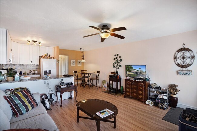 Photo - 1000 SW 11th Ave Unit 17E