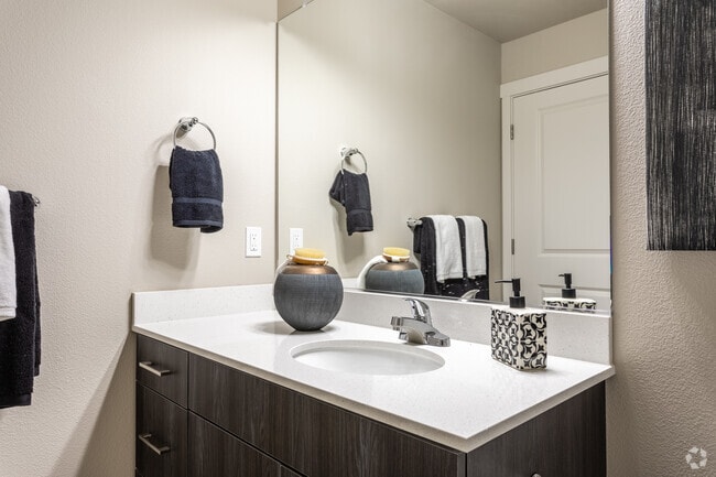 Studio, 1BA - 600 SF