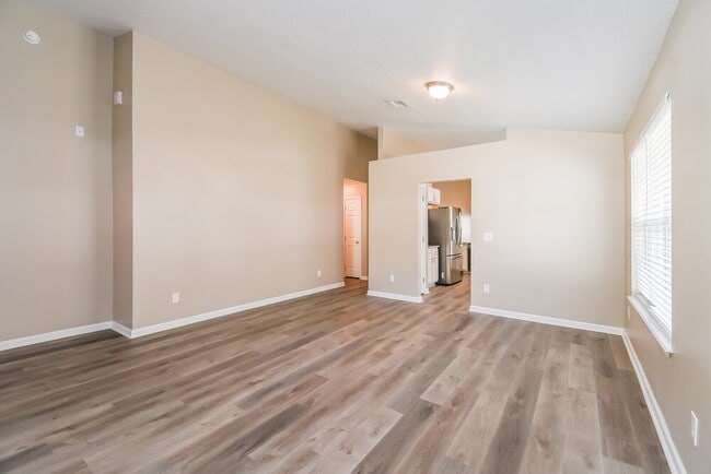 Photo - 6248 Ironside Dr N