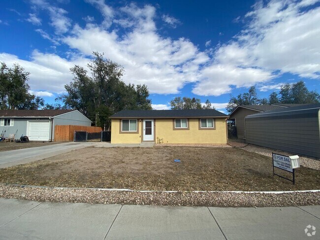 Building Photo - Remodeled Single Level 3 Bedroom House