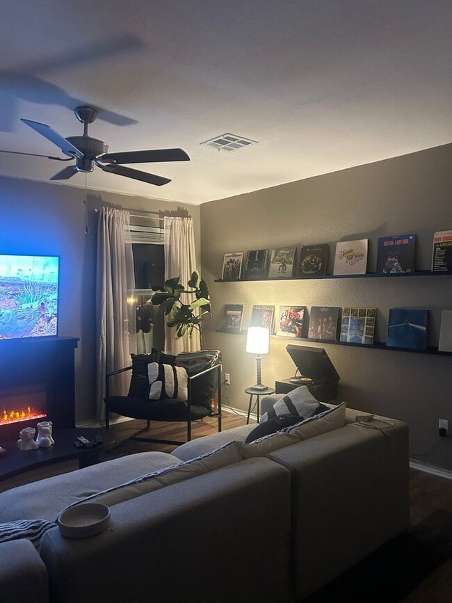 Photo - 148 Mica Trl