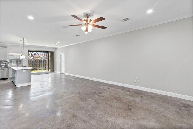 Photo - 2704 Gordon Ave