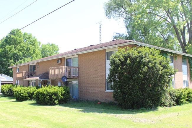 Photo - 310 - 320 E Arlington St