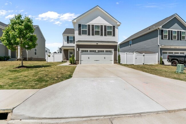 Building Photo - Beautiful 4-Bedroom Home with Fenced Backyard & Open Floor Plan!