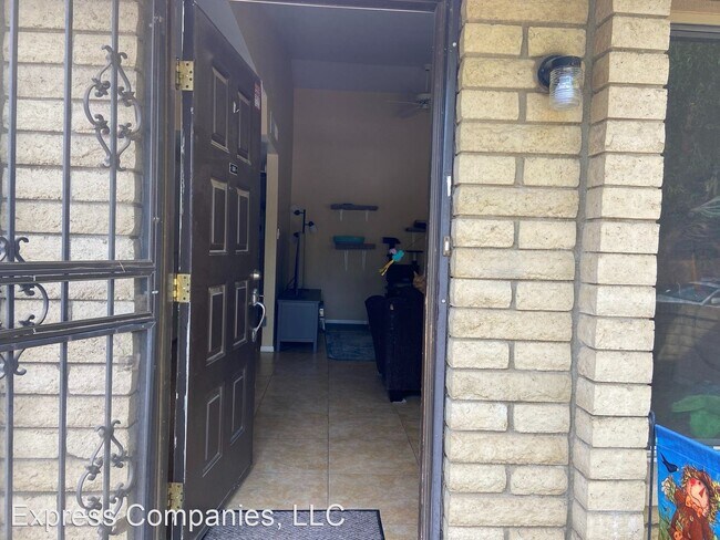 Photo - 3 br, 2 bath House - 15 W Loma Vista Dr. #104