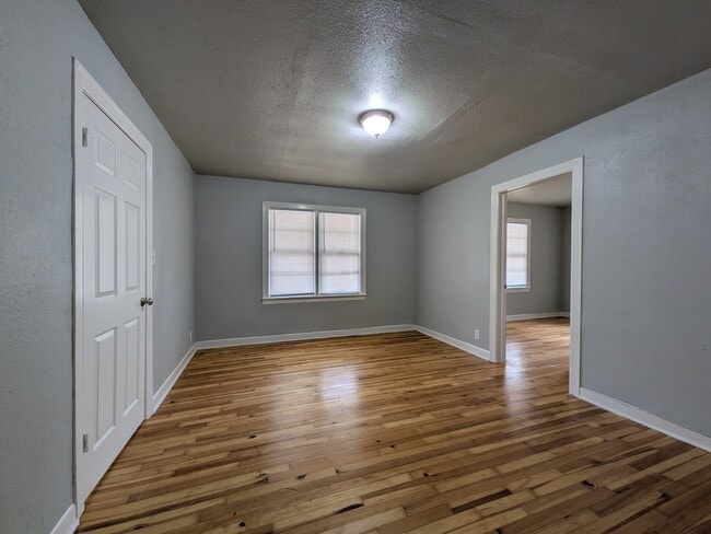 Photo - 327 G St NE