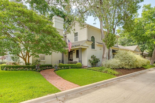 Building Photo - Prime Location- Classic 1936- 3 Bed, 3.5 Bath, Seconds from River Crest Country Club- 76107