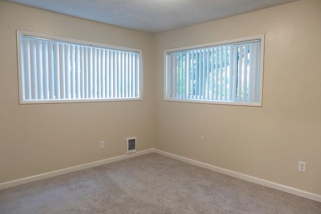 Photo - Classic 2 Bedroom Irvington Gem! Unit CR1932