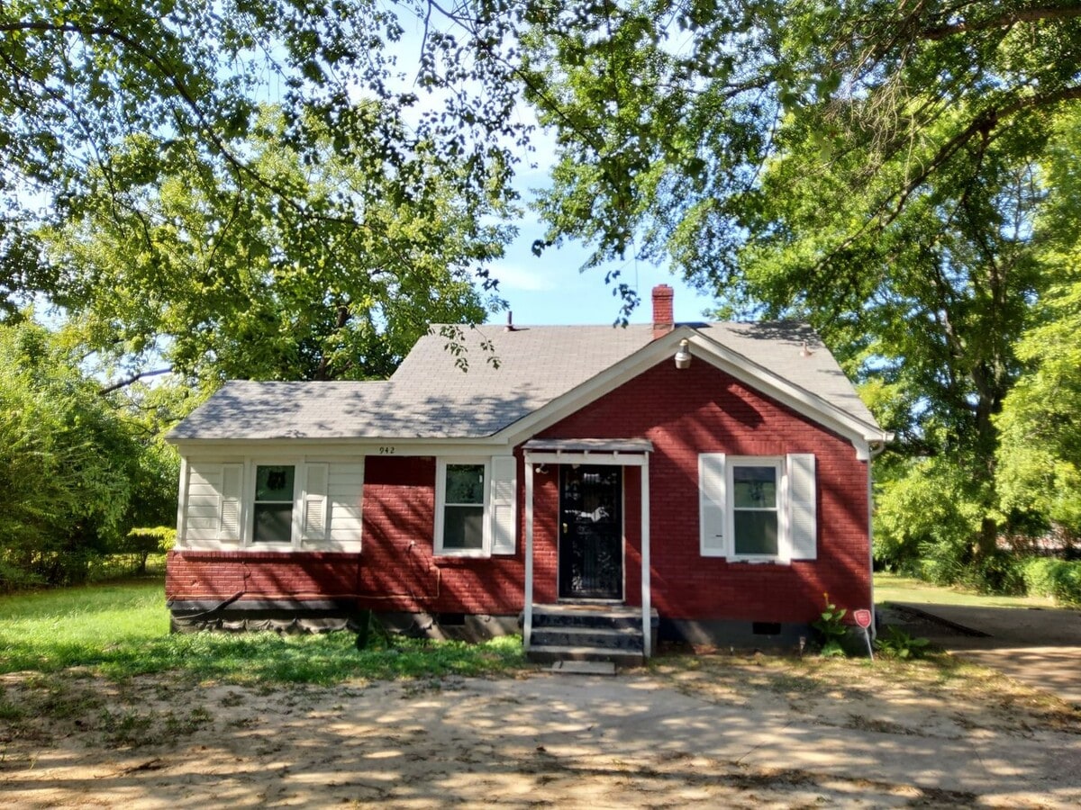 Photo - 942 Frayser Cir