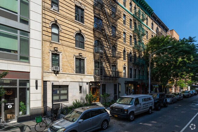 Photo - 57 Thompson St