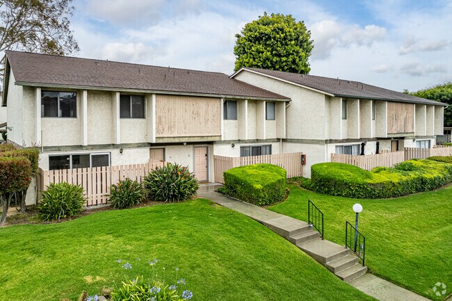 Photo - Villa De Loma