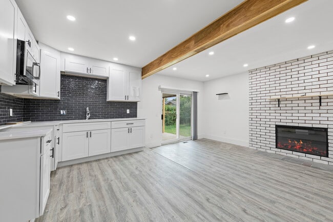 Photo - 32447 Hawthorne Dr