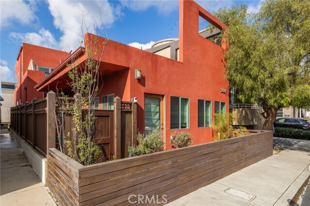 Photo - 701 Loma Dr