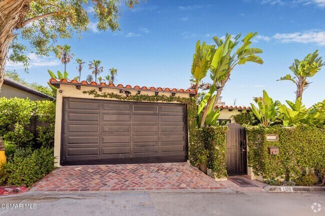 Building Photo - Located on a quiet cul-de-sac with a magni... Rental