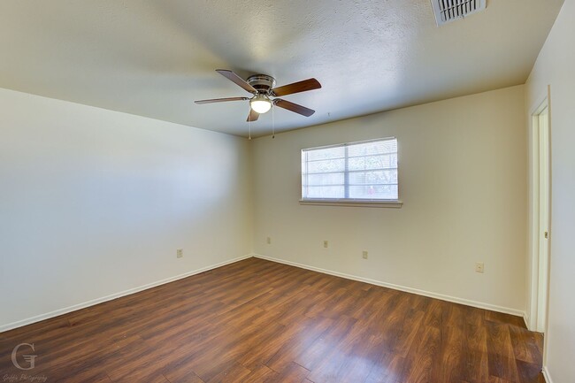Photo - 3 Bedroom 1.5 bathroom