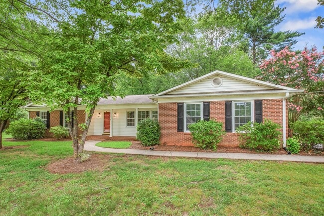 Building Photo - Beautiful Sherwood Location