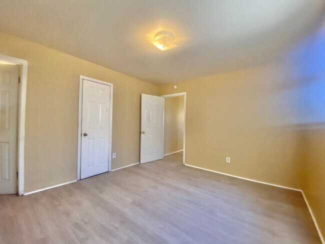 Photo - 1110 42nd St Unit B