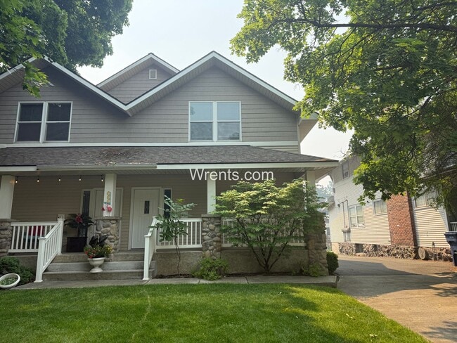 Building Photo - COMING SOON! South Hill Duplex with Garage & Utilities Included!
