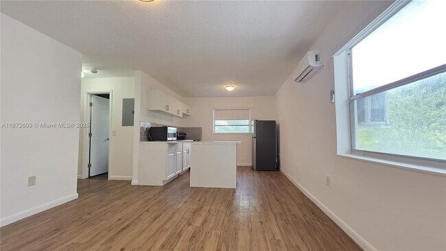 Photo - 641 NW 2nd St Unidad 6