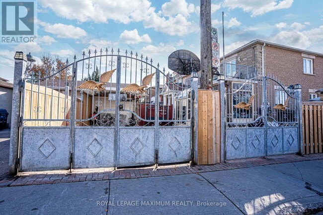 Photo - 641 Caledonia Rd