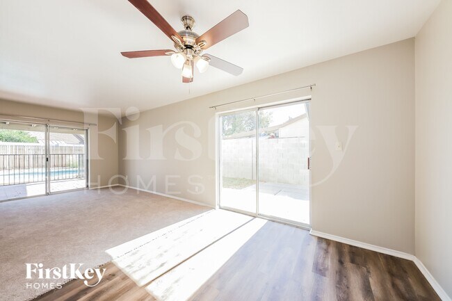 5240 W Hatcher Rd
