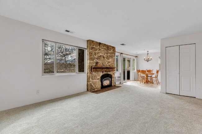 Photo - "Charming 2-Bed Oasis in Boulder with Spacious 862 Sq Ft Living!" Unidad 206
