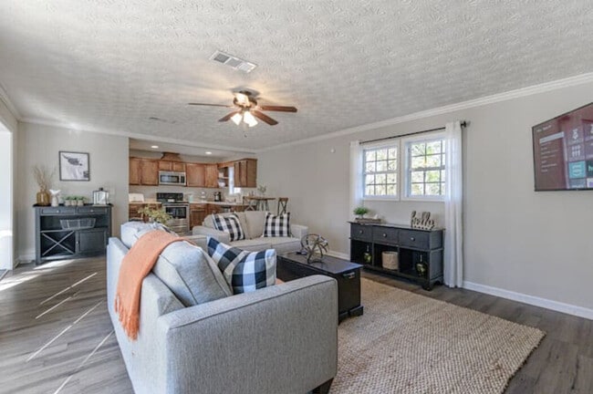 Building Photo - 196 Etowah Dr Rental