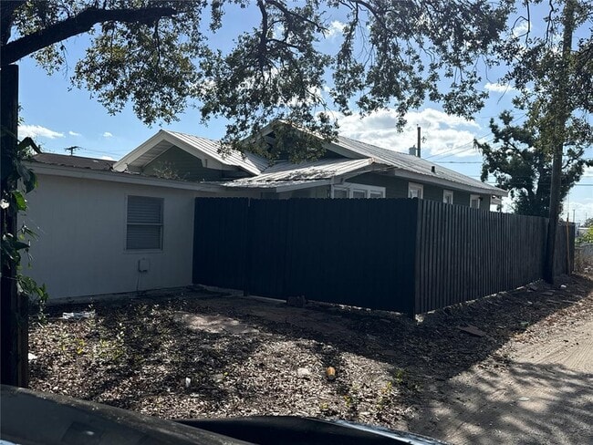 Building Photo - 1907 N 49th St Unit B