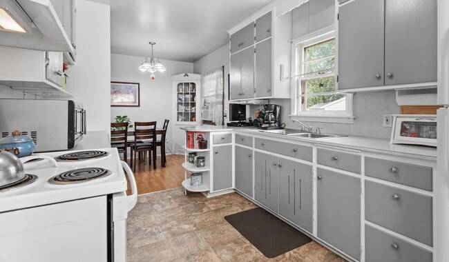 Photo - 1811 Nevada Ave E